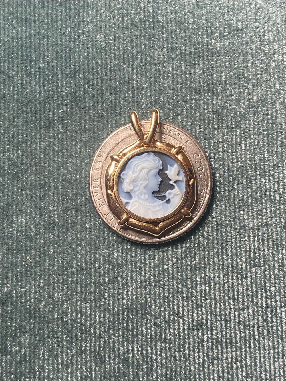 Rare Antique 18K YG Onyx And Carved Agate Cameo Pendant - Picture 3 of 10